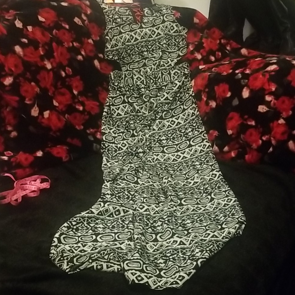 3/$15🚨WAS  $60  FIRE Los Angeles Sleeveless Maxi with cut outs